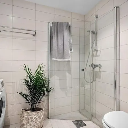 Modern With Balcony Apartment Bergen