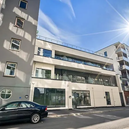 Modern With Balcony Apartment Bergen